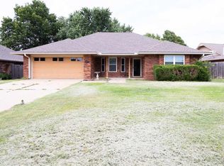 501 Redbird Dr, Ponca City, OK 74601