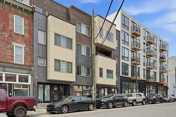 2 bed, 1.0 bath, 989 sqft, $2,000 — Photo 3