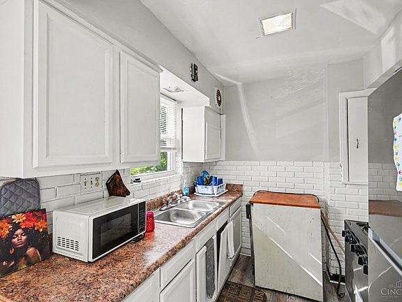 5th image of 2525 Westwood Northern Blvd