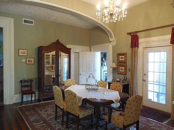 Formal Dinning Room