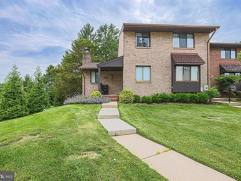 400 Five Farms Ln — Photo 3