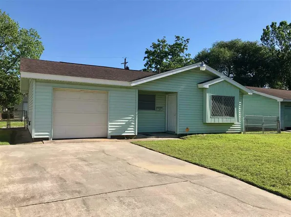 3870 Broadmoor Dr, Beaumont, TX 77707