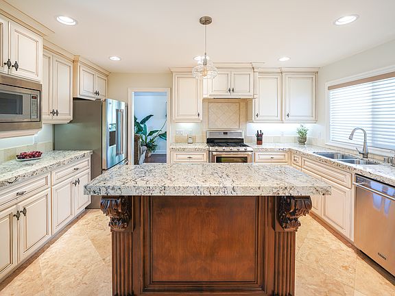 Large gourmet kitchen