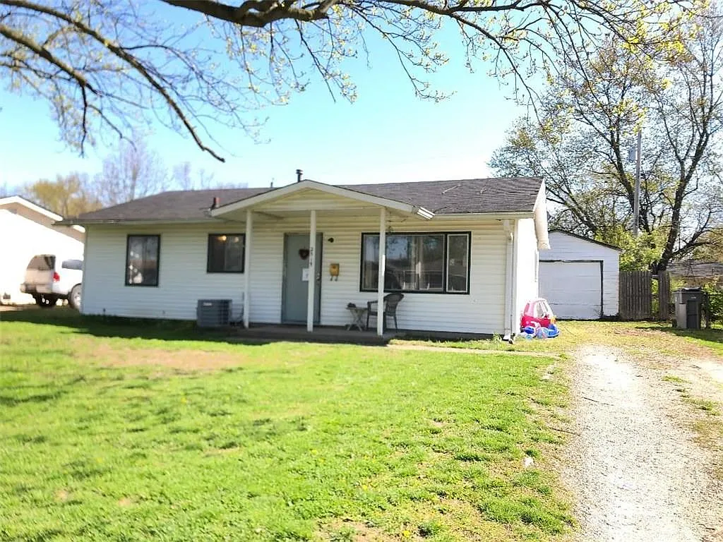 2519 Falcon Dr photo 1