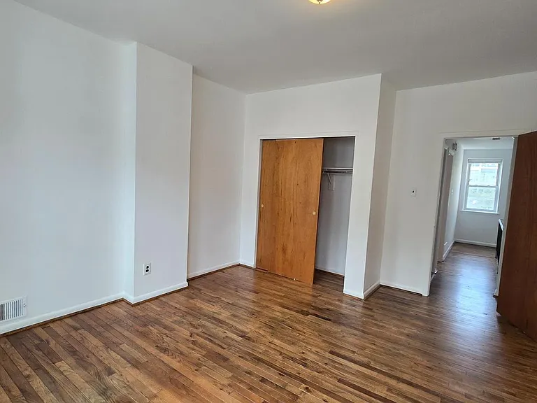 1351 Christian St — Photo 15