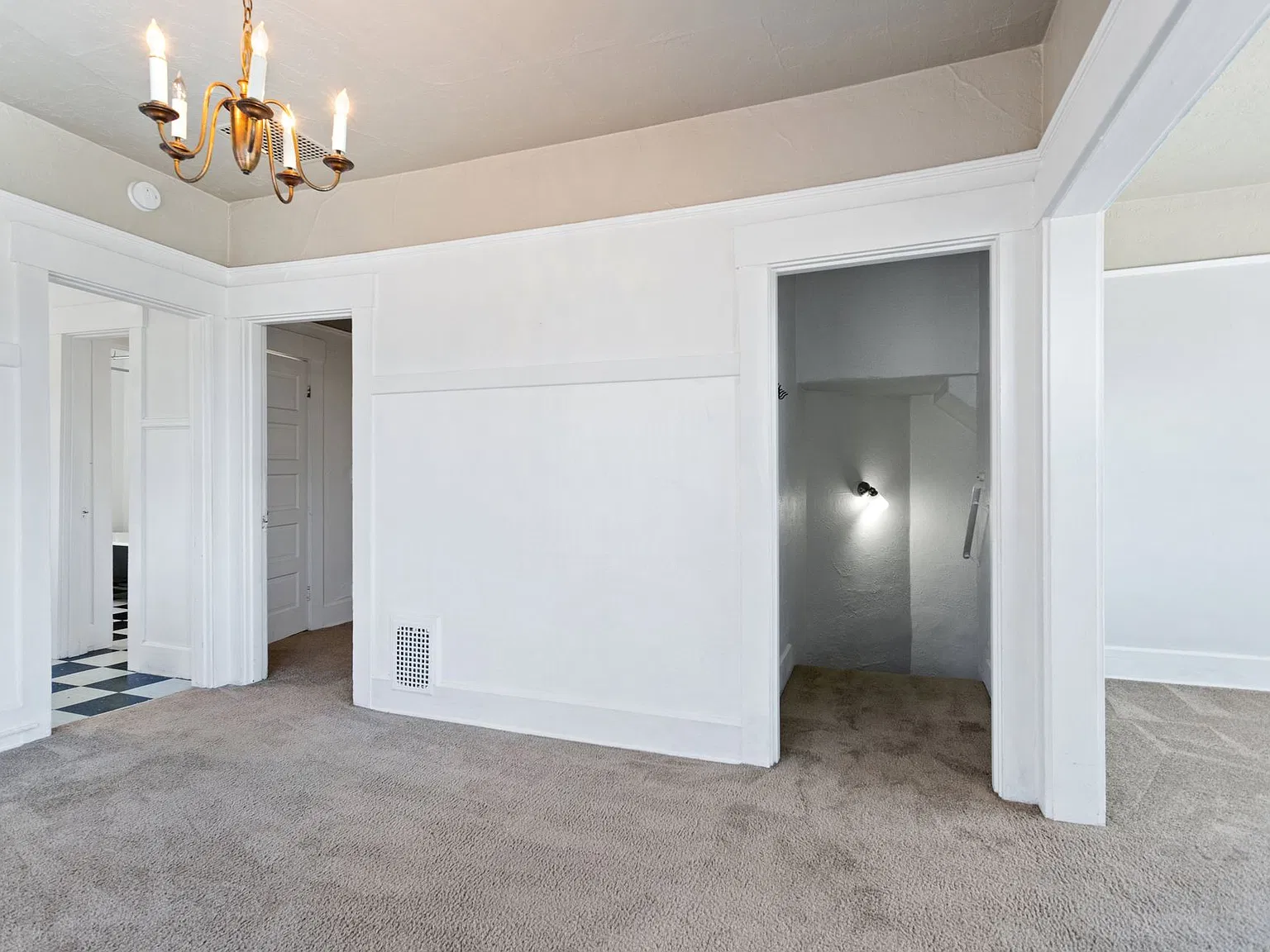 SW Studio Apt!! Pets OK!! — Photo 3
