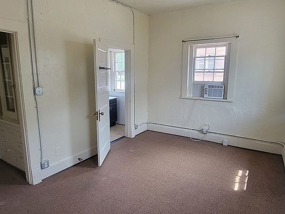 5th image of 902 Greenwood Ave #2
