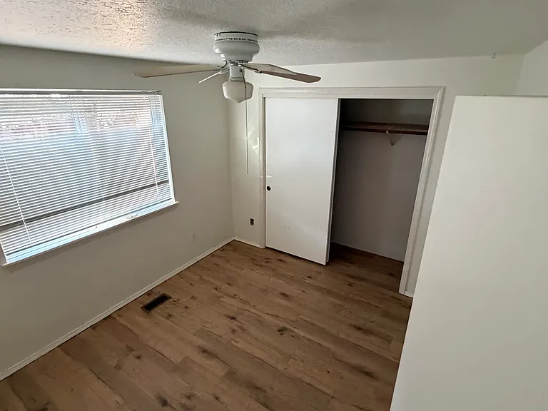 806 E Twin Willow Ct — Photo 4