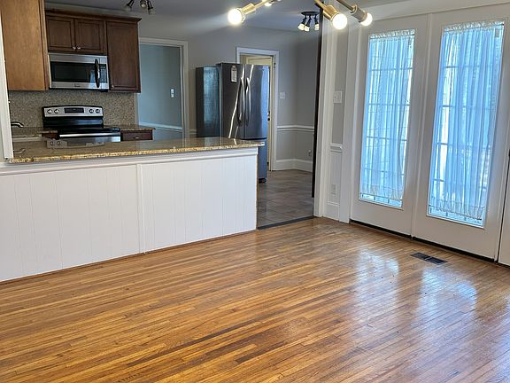 4th image of 5007 Vescova Ct