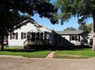 1004 6th St SW, Mandan, ND 58554