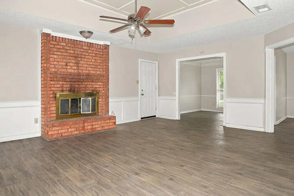 4 bed, 3.0 bath, 2466 sqft, $2,445 — Photo 4