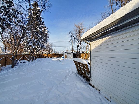 3rd image of 9610 Hillcrest Dr