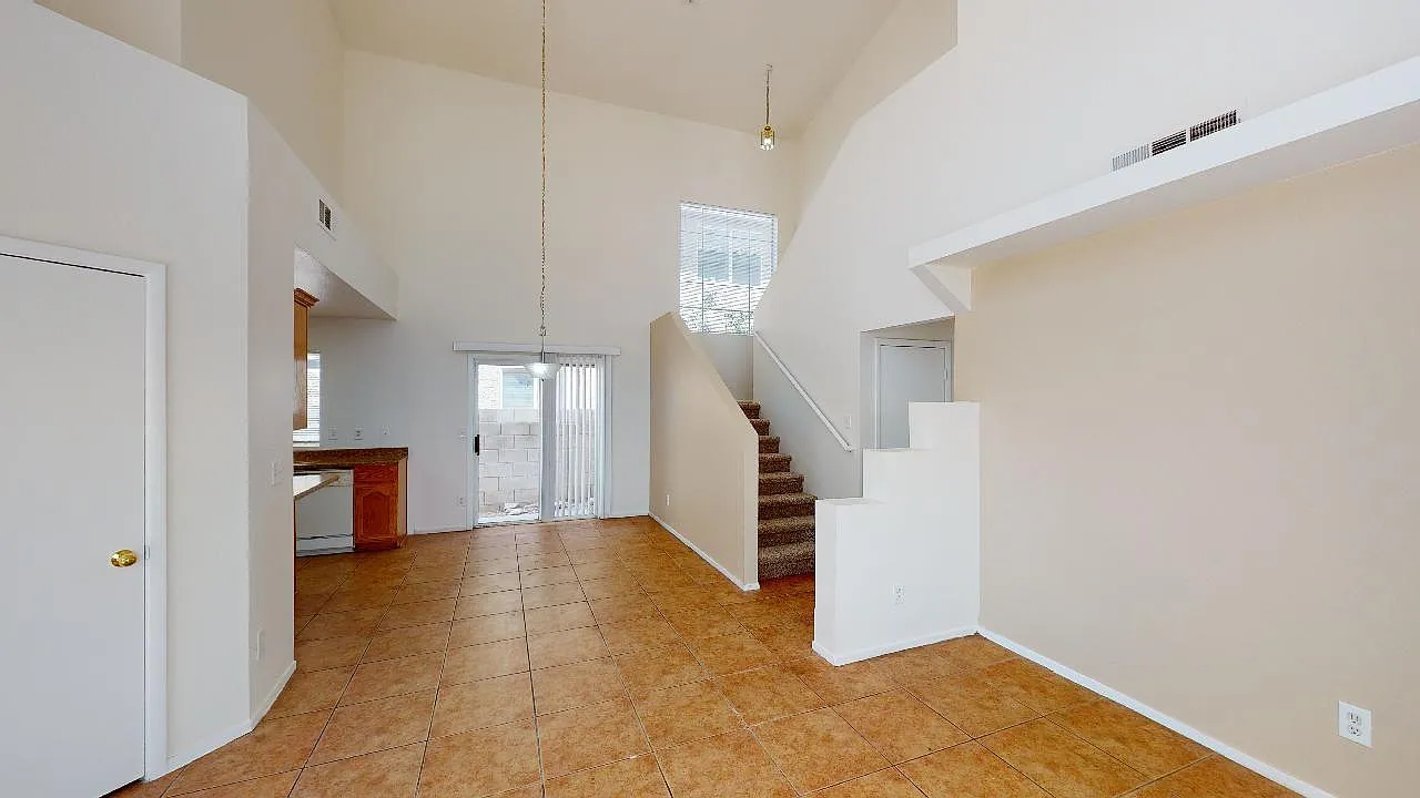 3 bed, 2.5 bath, 1595 sqft, $1,755 — Photo 4