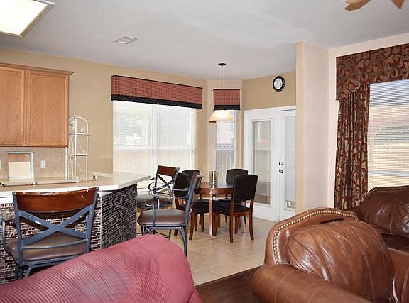 4th image of 2816 Thorncreek Ln