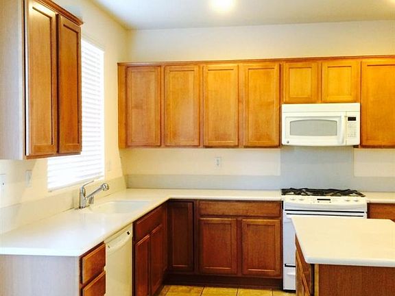 5th image of 16831 Desert Lily St
