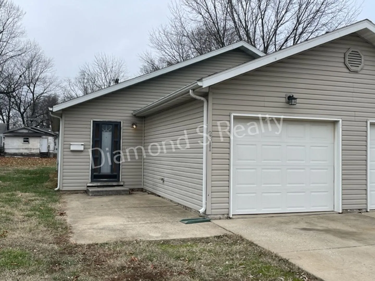 Great Duplex Available Now! — Photo 2