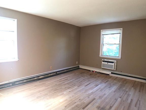 5th image of 132 Vredenburgh Ave