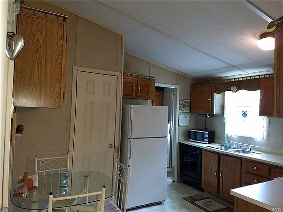 4th image of 14 Applewood Blvd