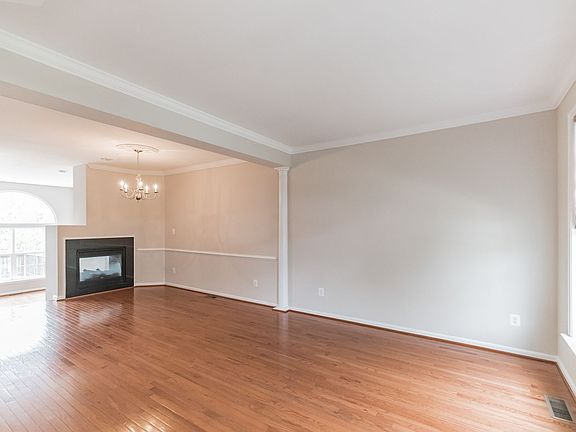 3rd image of 2440 Battery Hill Cir