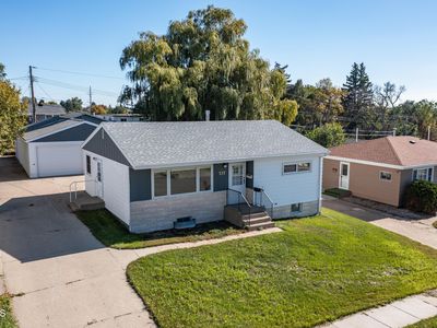 737 N 24th St, Bismarck, ND, 58501