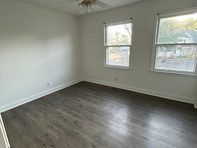 709 Madison Ct — Photo 8