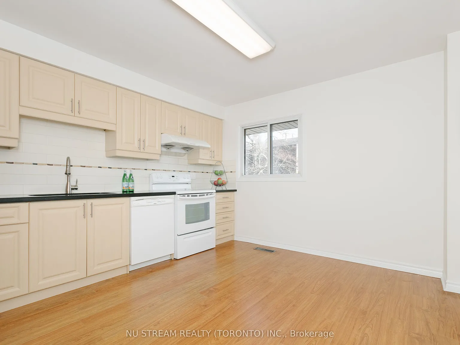 3 bed, $4,000 — Photo 3