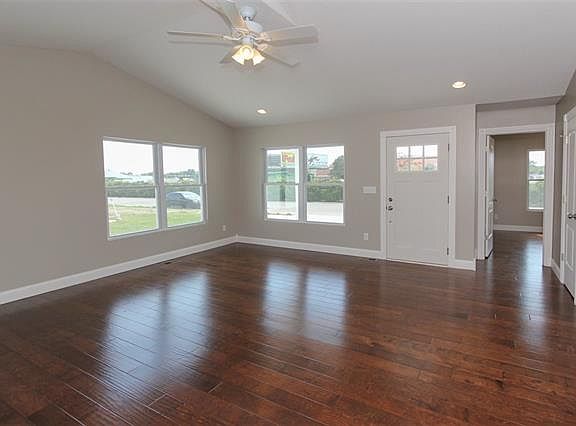 5th image of 384 Bryant Blvd
