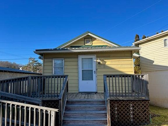 2nd image of 15 Blaker St