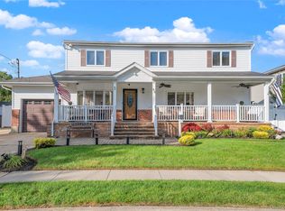 85 N Walnut St #0, Massapequa, NY 11758