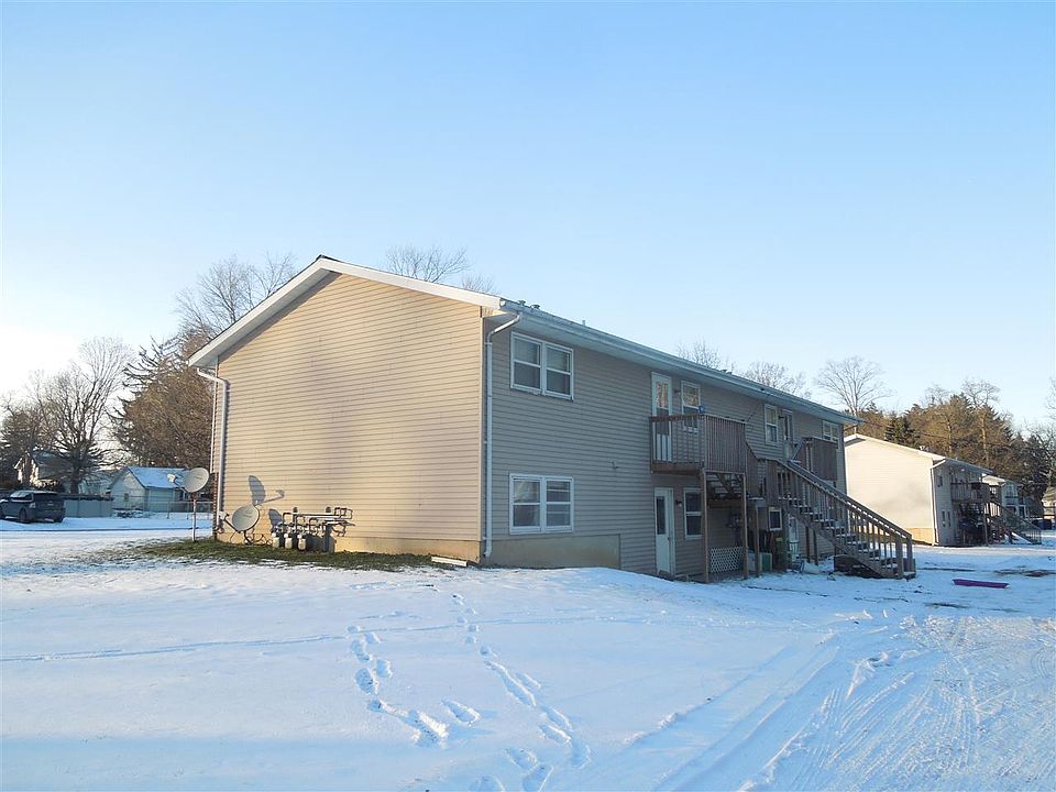 2nd image of 121 John St