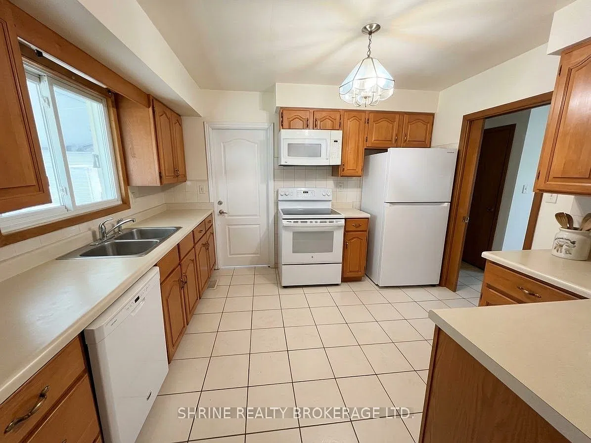 3 bed, $2,300 — Photo 4