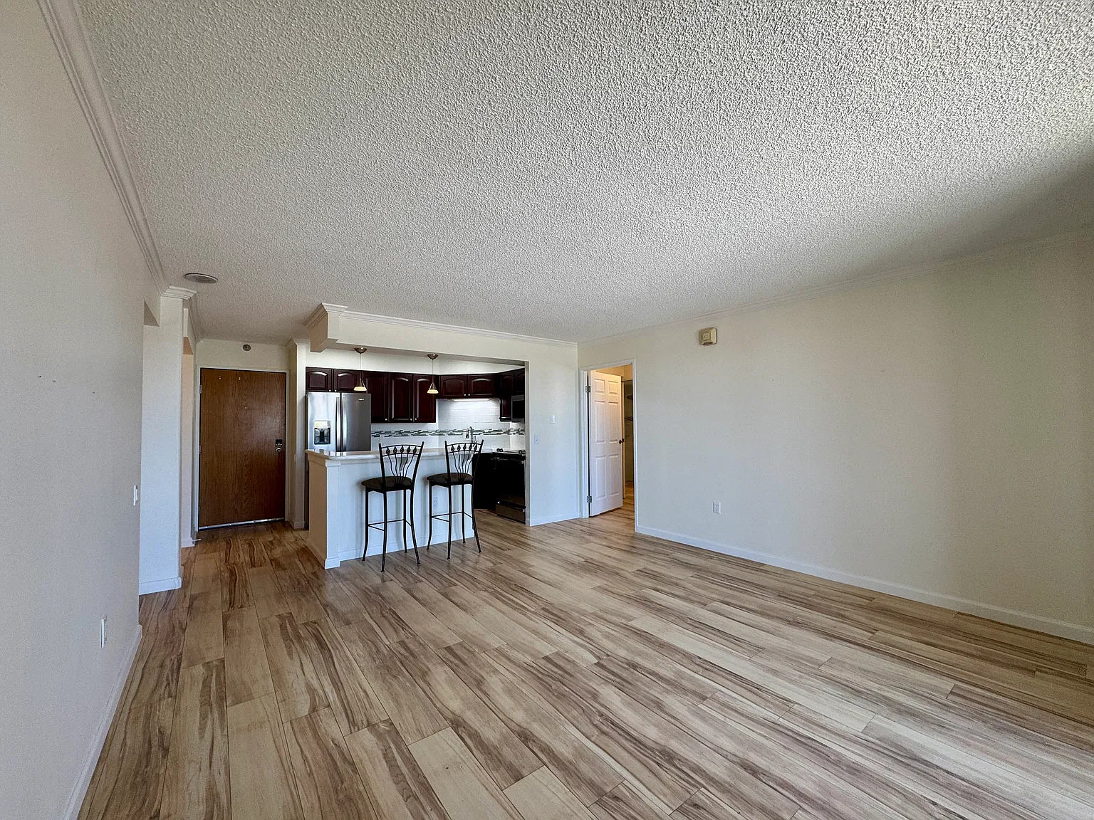 2 bed, 919 sqft, $2,260 — Photo 2