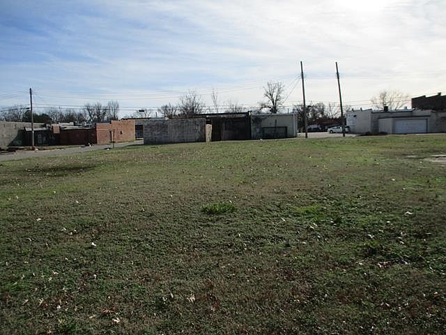 1st image of 801 Thompson Ave