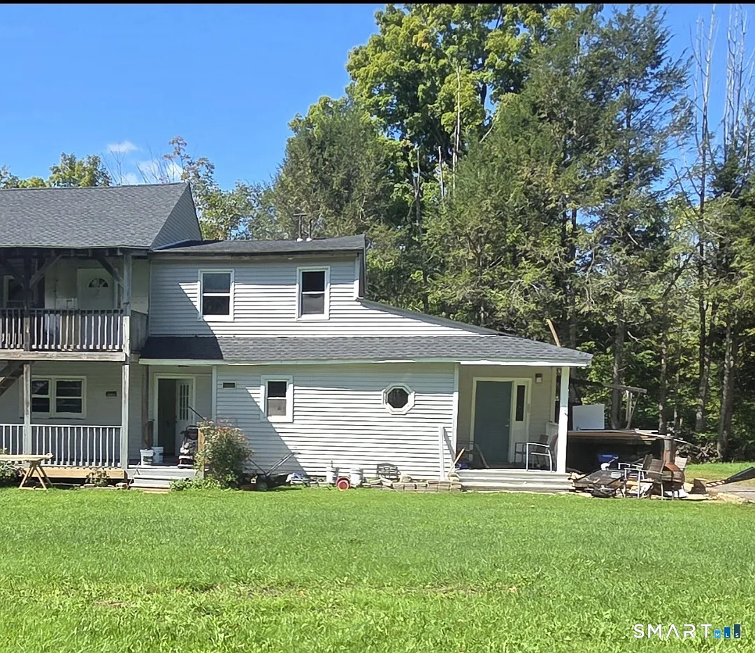 4 bed, 2.0 bath, 1405 sqft, $2,500 — Photo 2