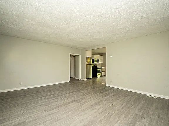 5th image of 2420 Beach Ave