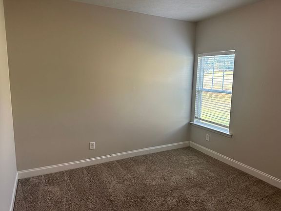 5th image of 110 Chancellor Ct