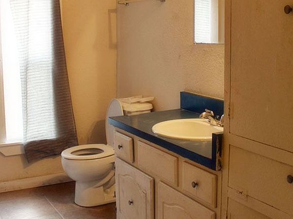 5th image of 325 Sims Ave APT 2