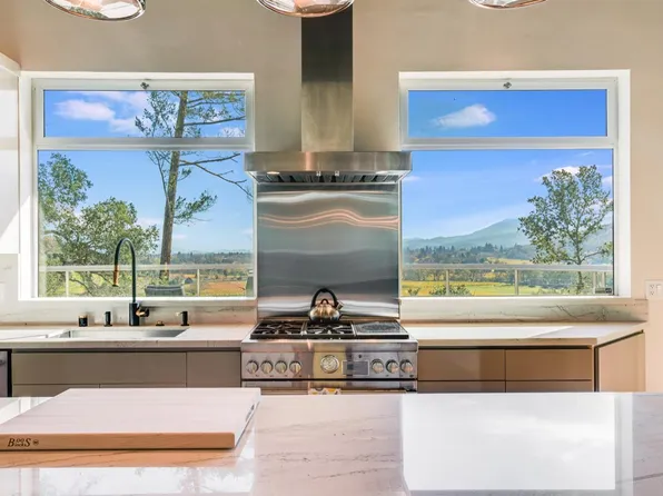 9 Bournemouth Road, St. Helena, CA 94574