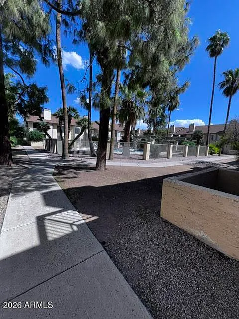 2 bed, 1.0 bath, 891 sqft, $1,300 — Photo 2
