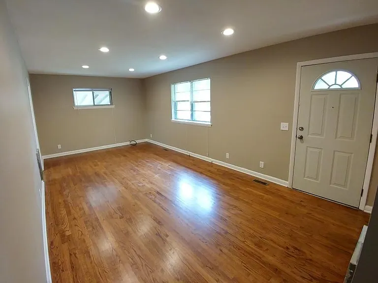 8355 Oak Dr — Photo 2