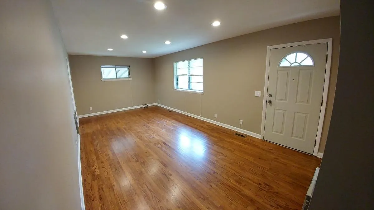 Building Photo - 8355 Oak Dr