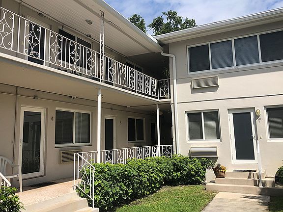 3rd image of 631 NE 72nd Ter APT 1