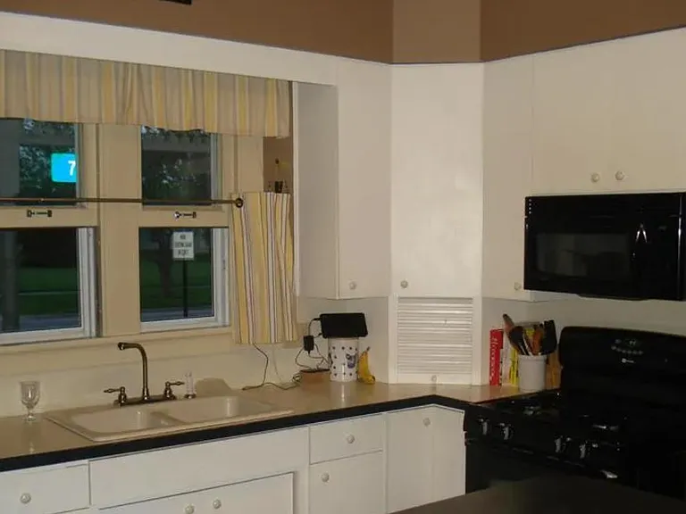 732 W Genesee St — Photo 13