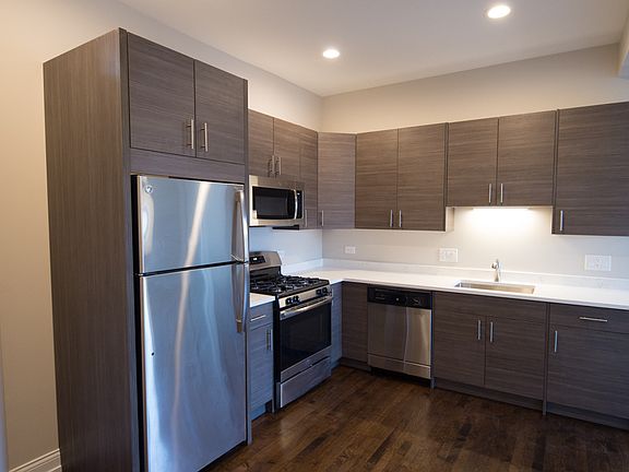 4th image of 2945 W Diversey Ave Unit 2W