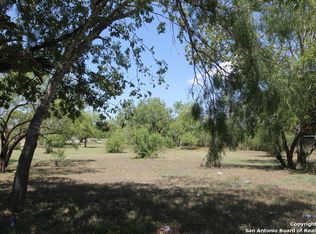 927 W Baetz Blvd, San Antonio, TX 78221