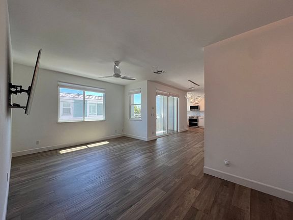 5th image of 1066 41st Ave Unit B205