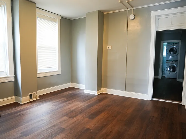 819 E 41st St — Photo 5