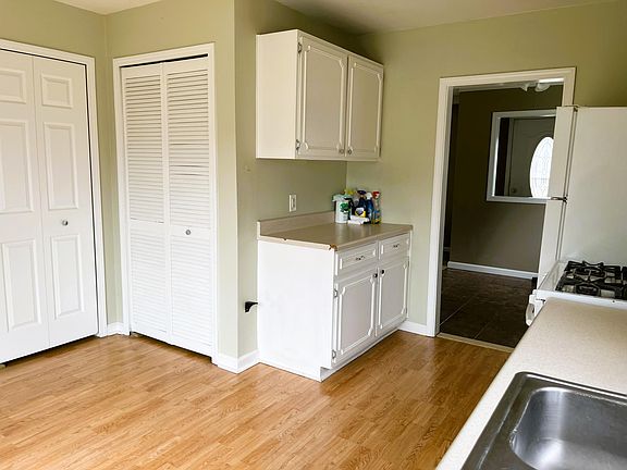 5th image of 25826 Truman St