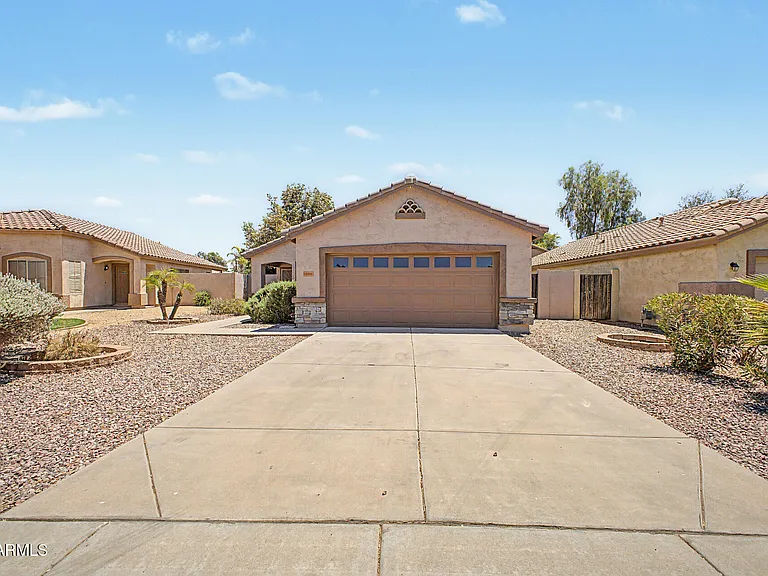 3311 E San Angelo Ave — Photo 1