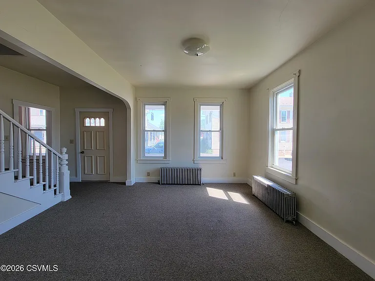 995 Center Ave — Photo 5